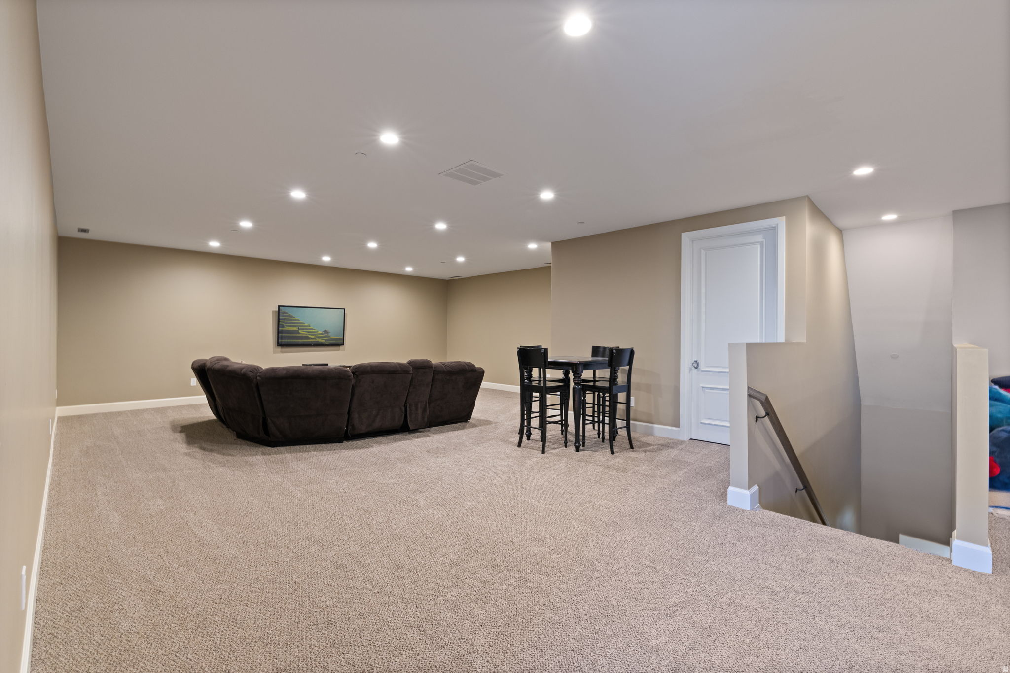 COVE IN CORNERCANYON - Residential