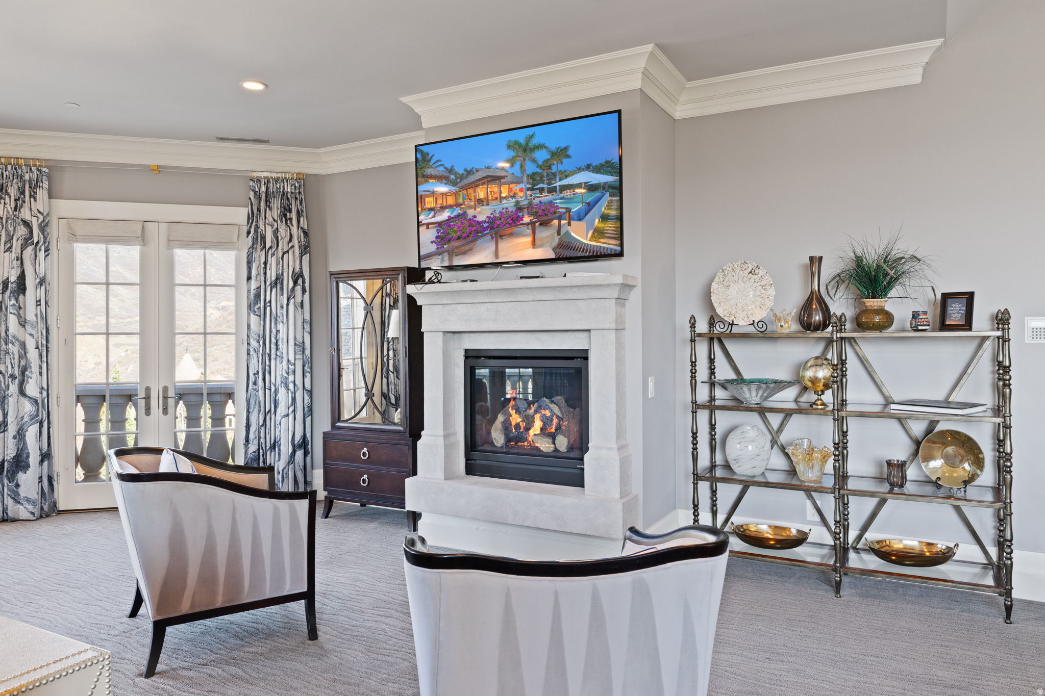 COVE IN CORNERCANYON - Residential