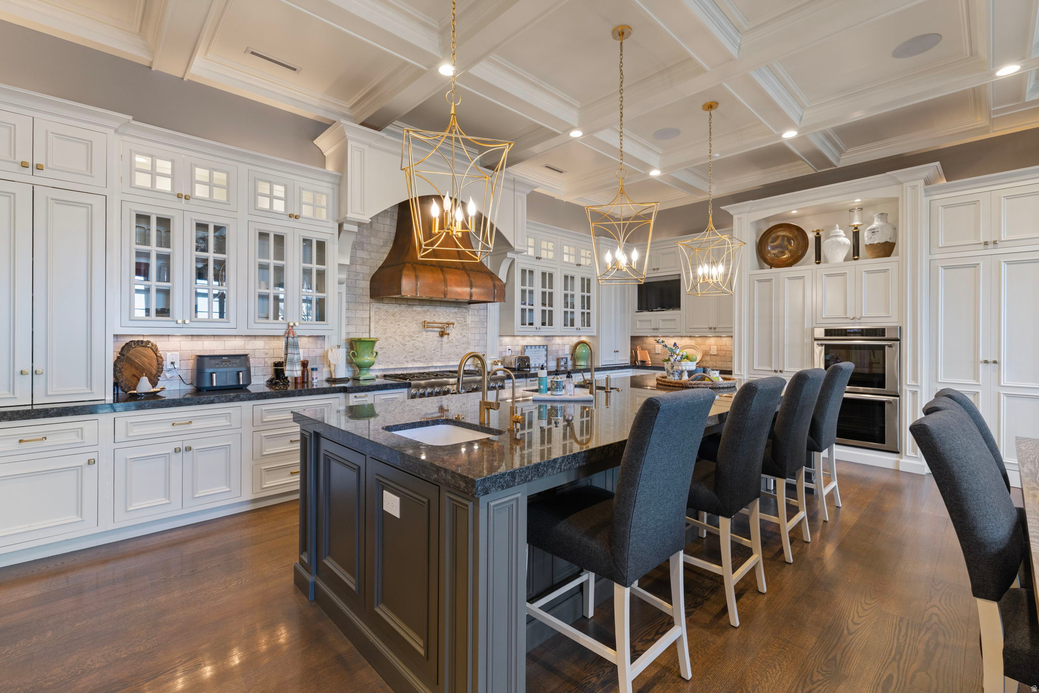 COVE IN CORNERCANYON - Residential