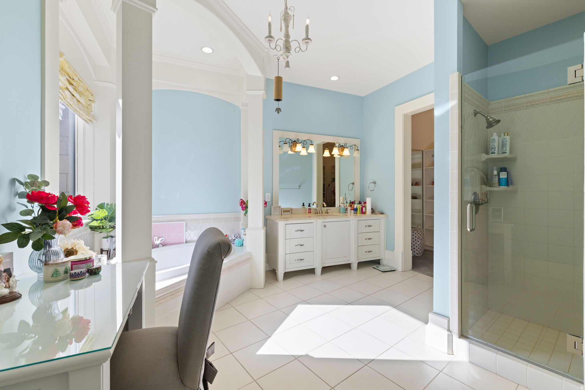 COVE IN CORNERCANYON - Residential