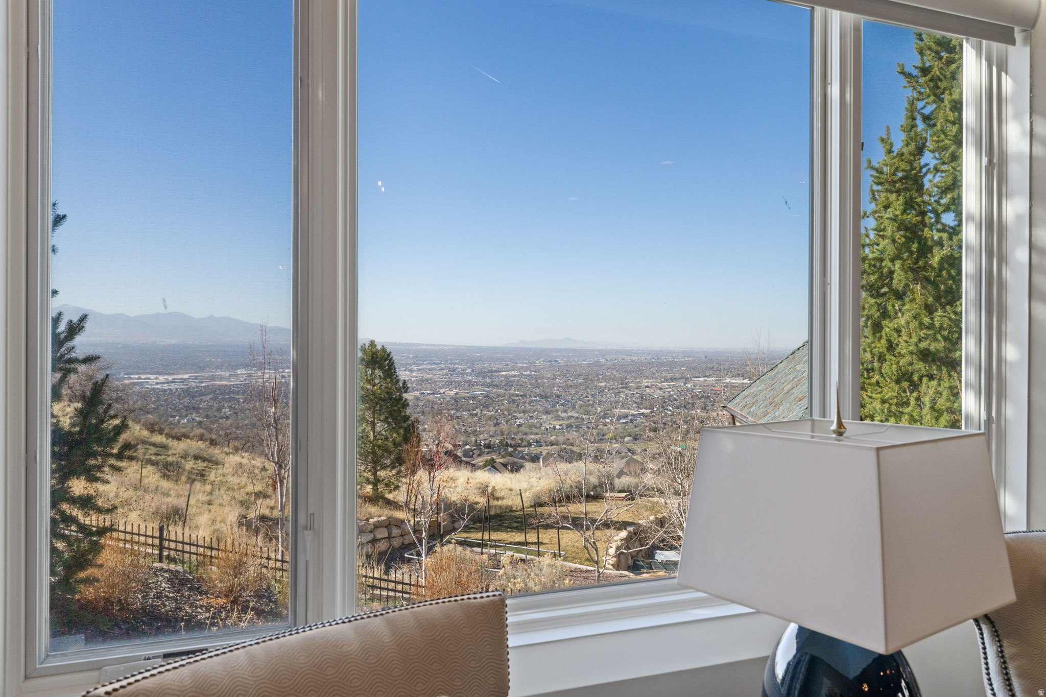 COVE IN CORNERCANYON - Residential