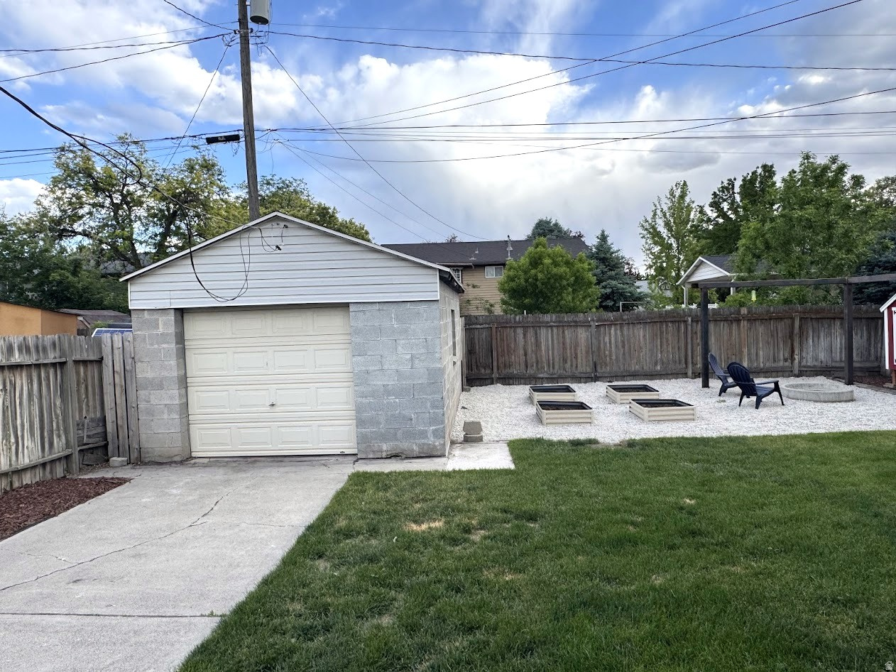 LAKEWAY - Residential