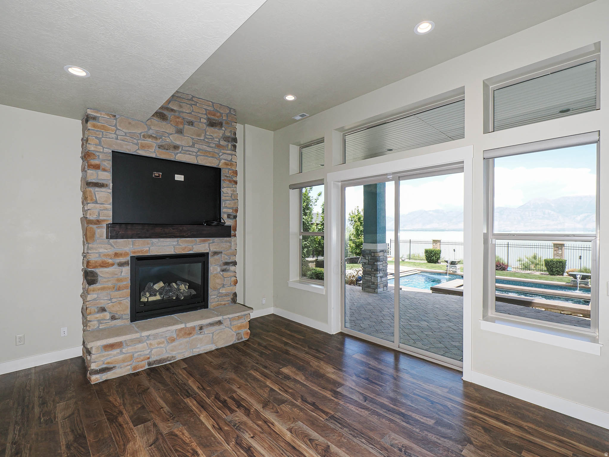HARBOR BAY - Residential