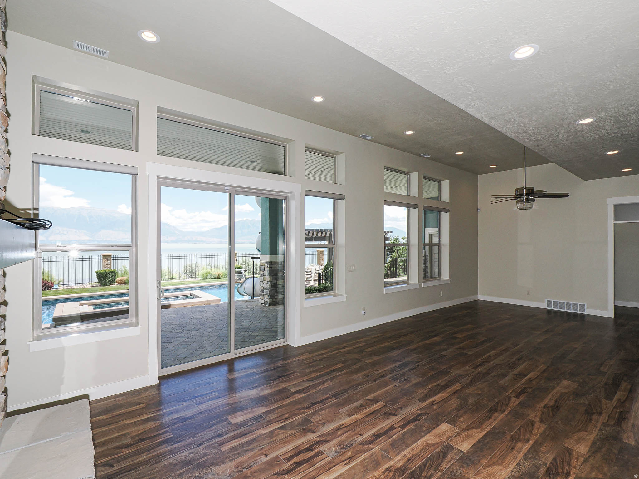 HARBOR BAY - Residential