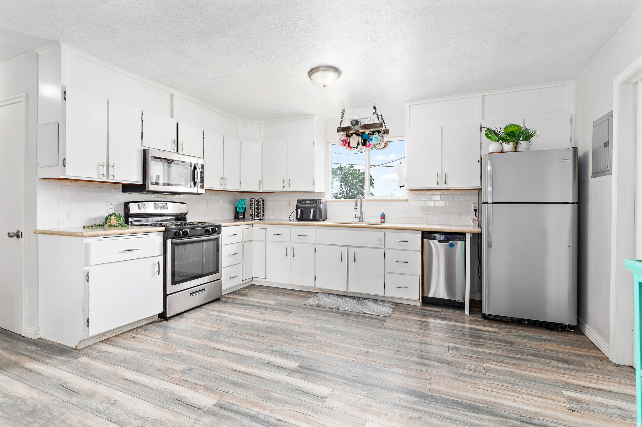 KEARNS TOWNSITE - Residential