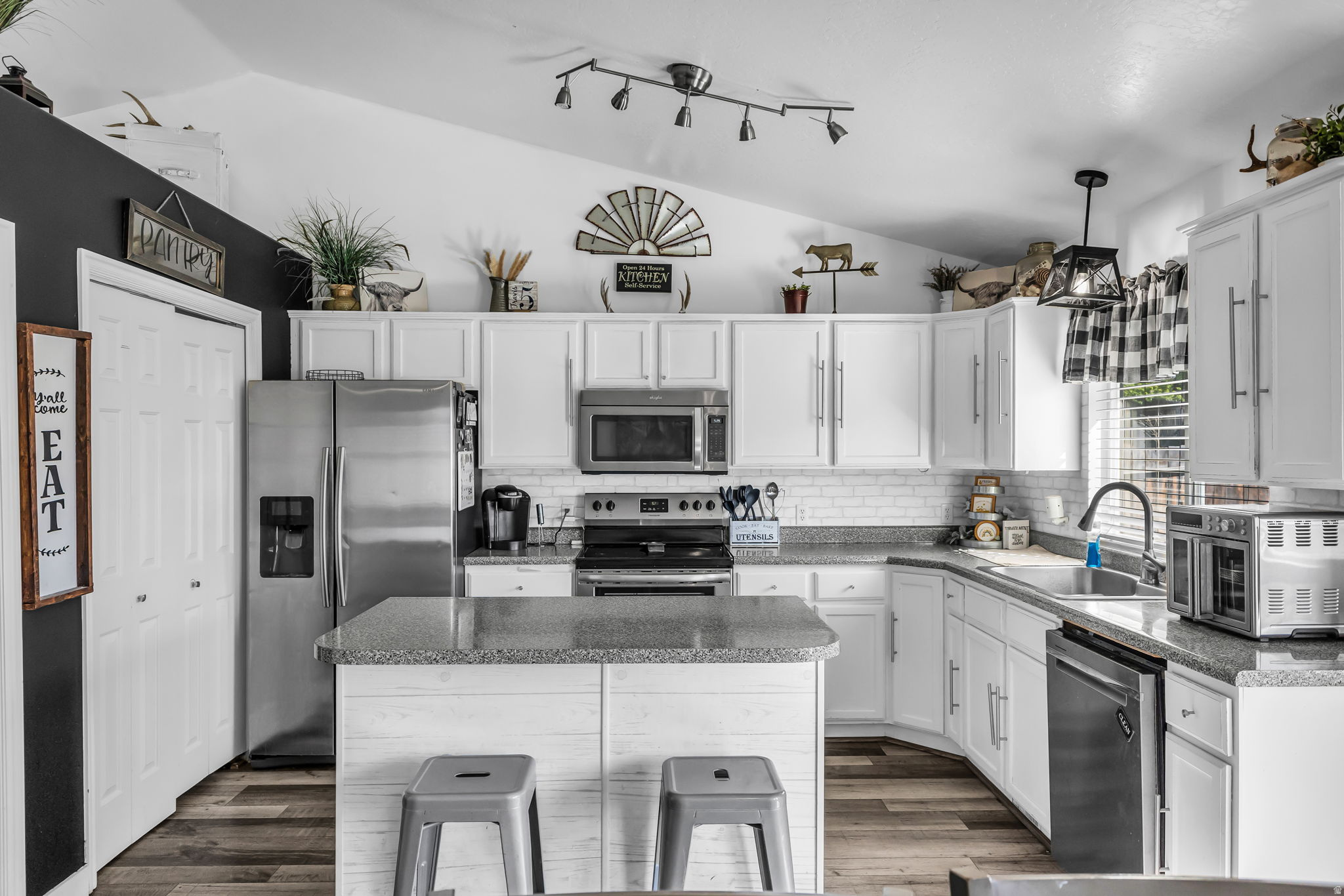 SETTLEMENT POINTE - Residential