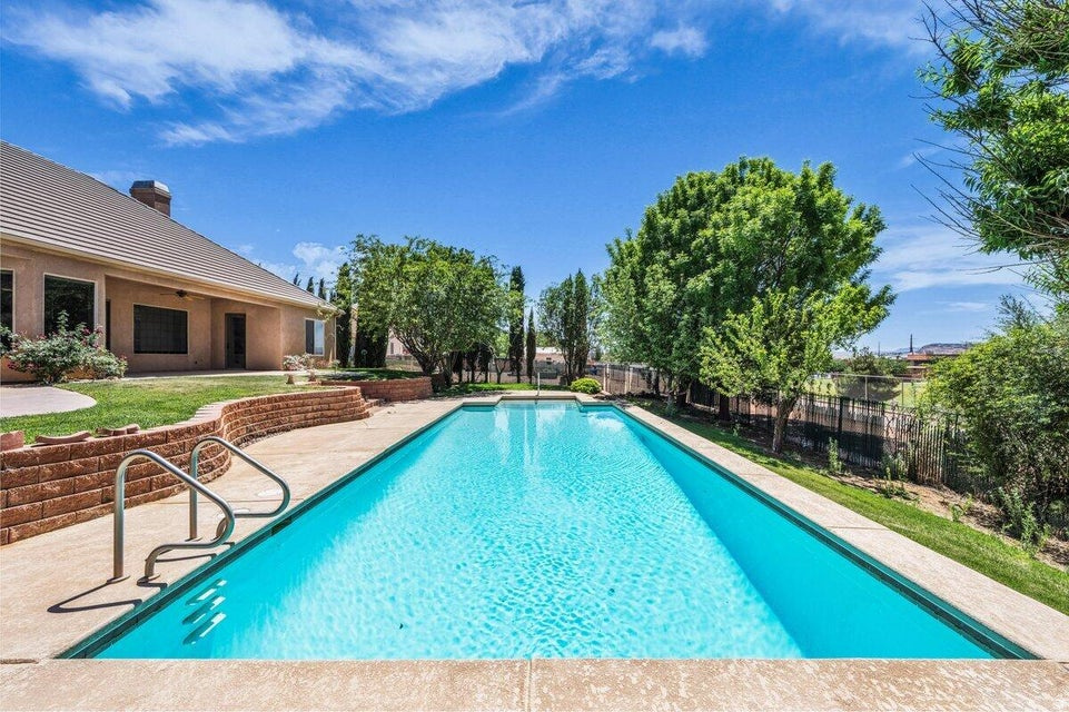 MAJESTIC VIEW 1 - Residential