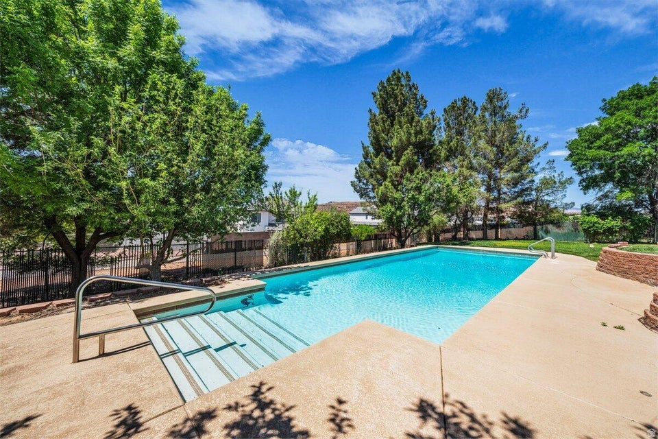 MAJESTIC VIEW 1 - Residential