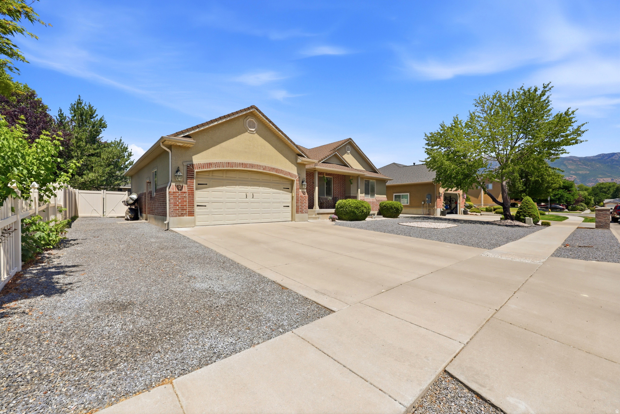 RIVER GLEN - Residential