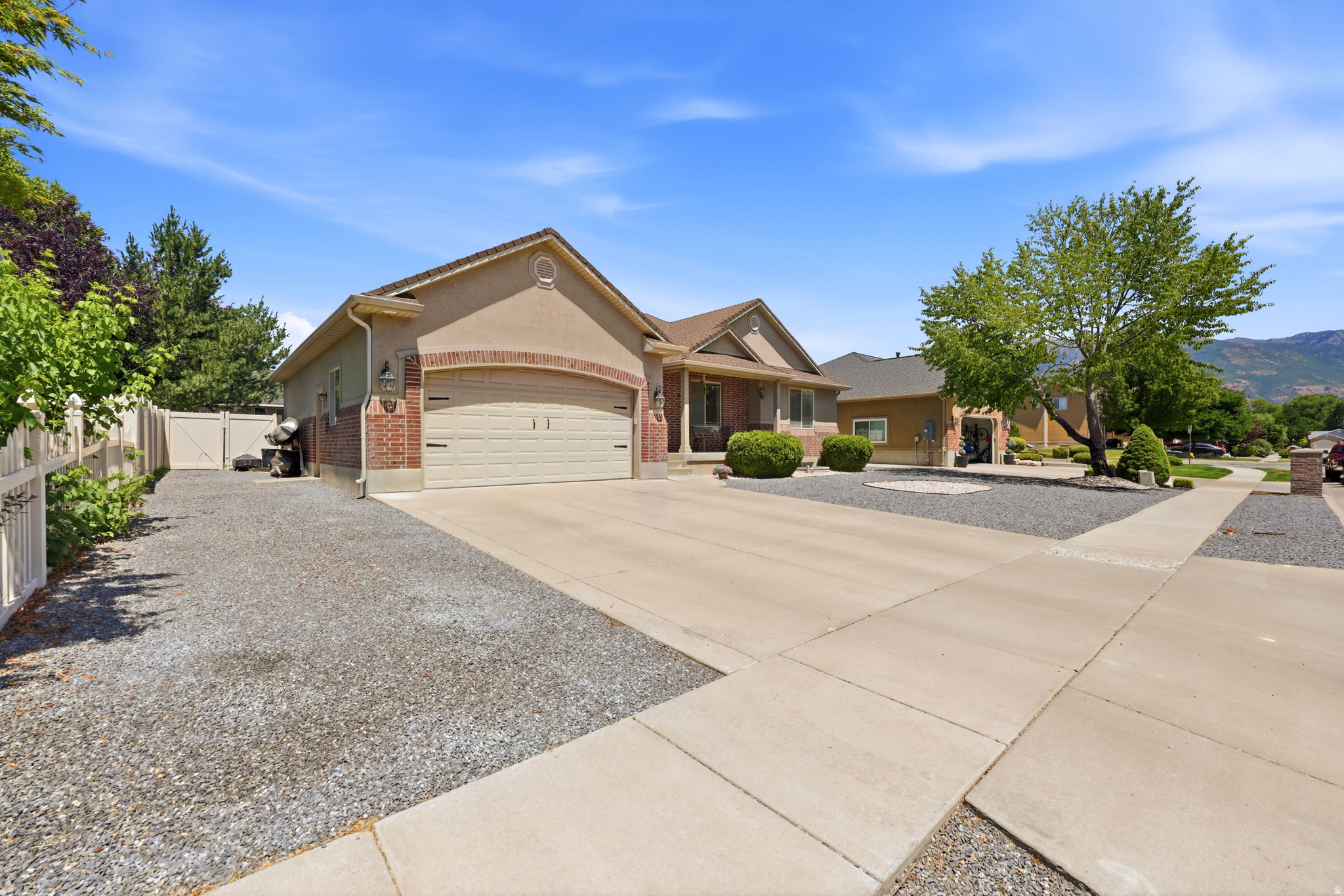 RIVER GLEN - Residential