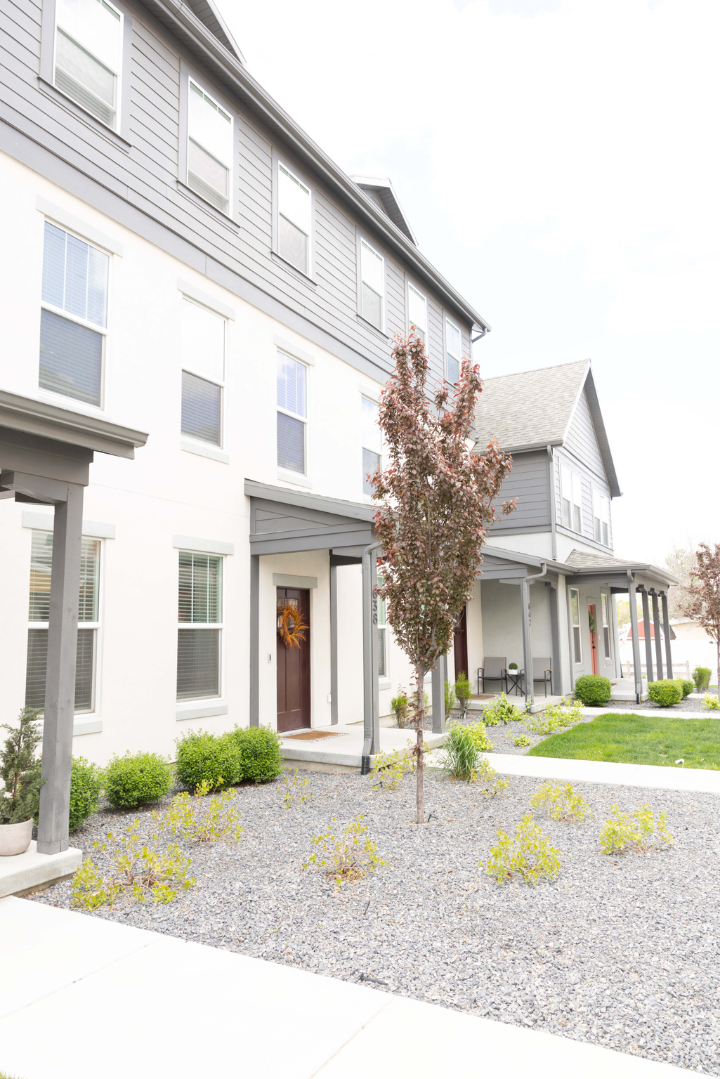 TOWNS ON MAIN - Residential