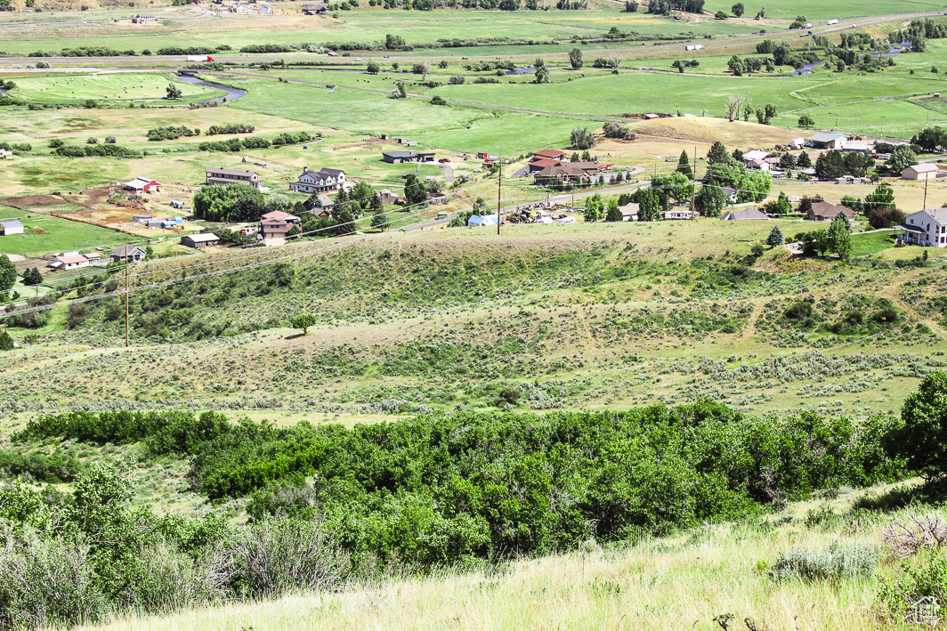 NORTH SUMMIT - Land