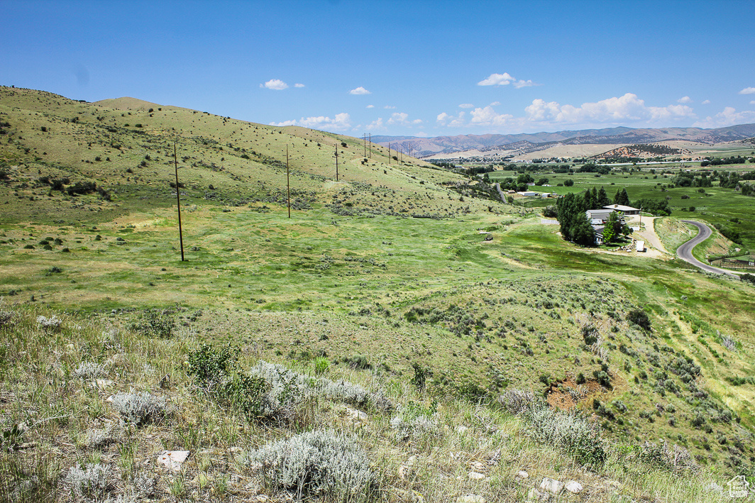 NORTH SUMMIT - Land