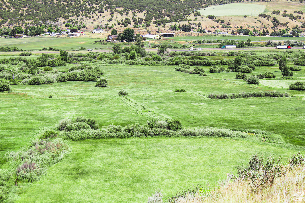 NORTH SUMMIT - Land