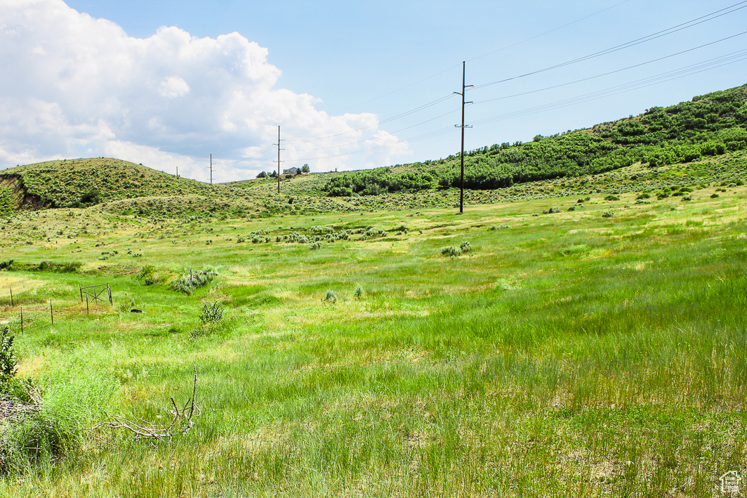 NORTH SUMMIT - Land