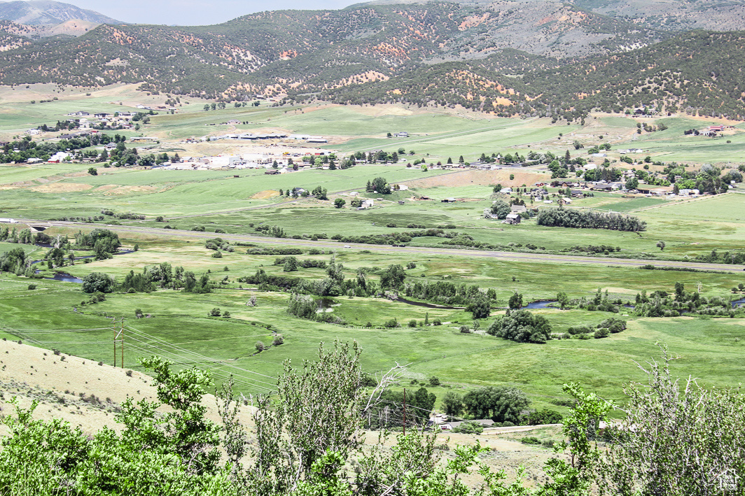 NORTH SUMMIT - Land