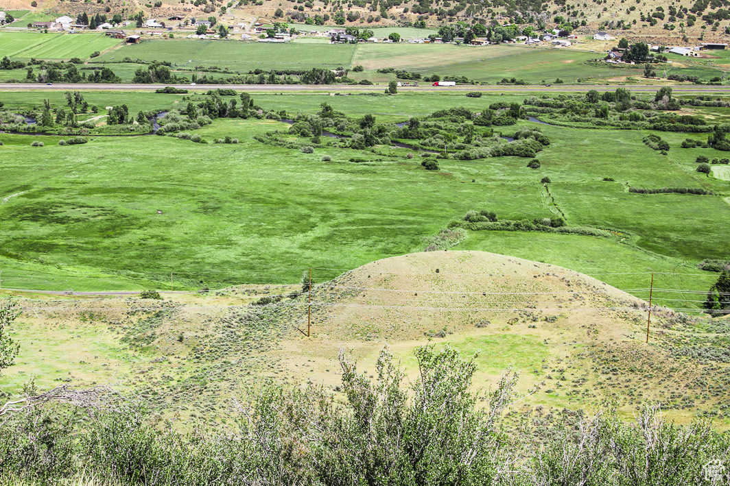 NORTH SUMMIT - Land