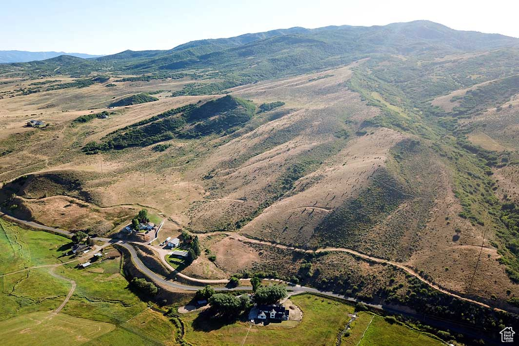 NORTH SUMMIT - Land