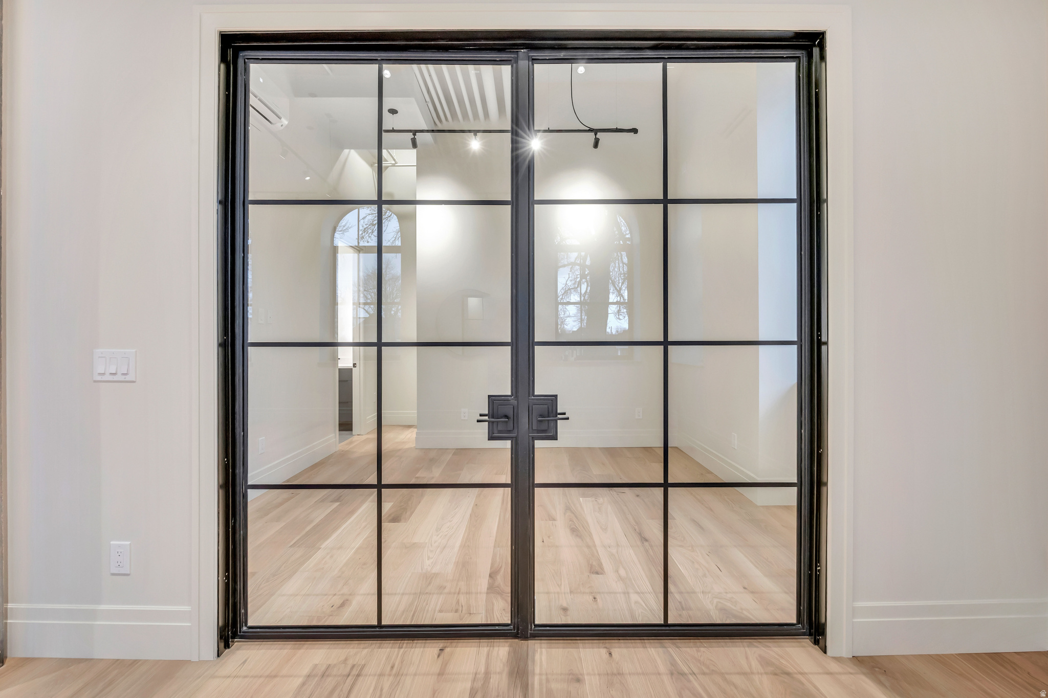 TELEGRAPH EXCHANGE - Residential