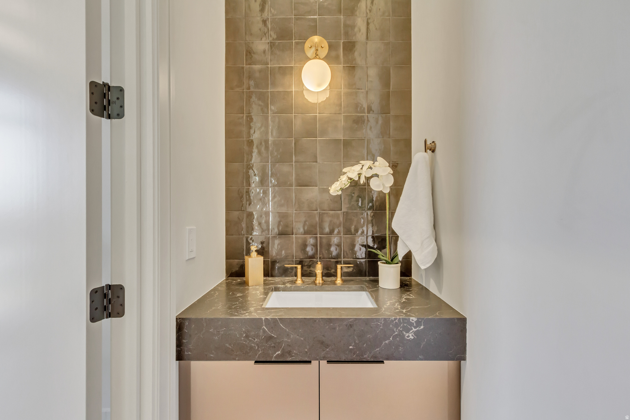 TELEGRAPH EXCHANGE - Residential