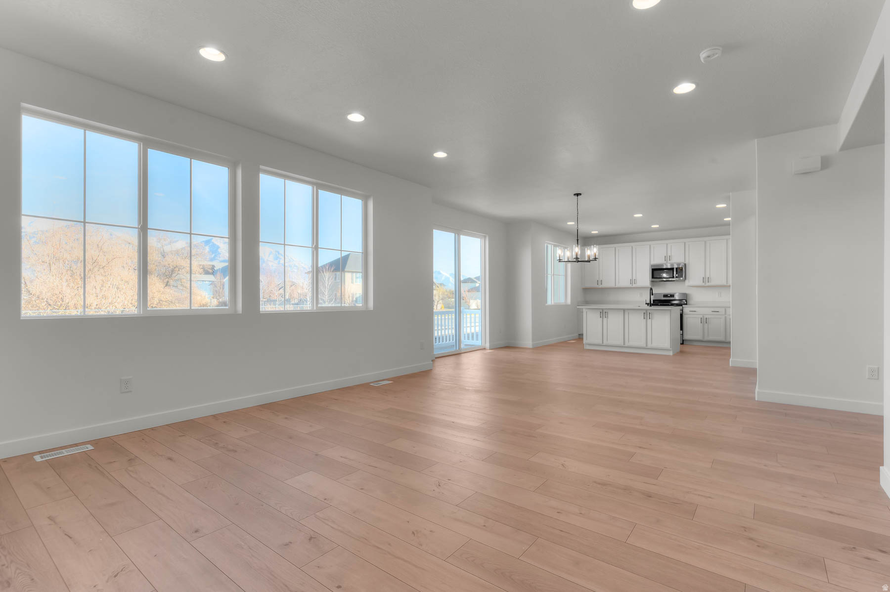 BROADVIEW SHORES 821 - Residential