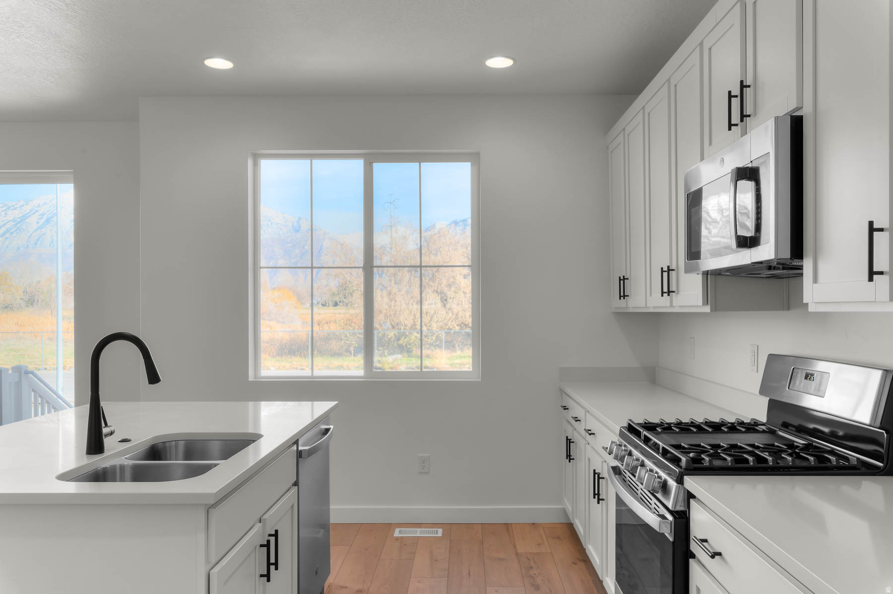 BROADVIEW SHORES 821 - Residential