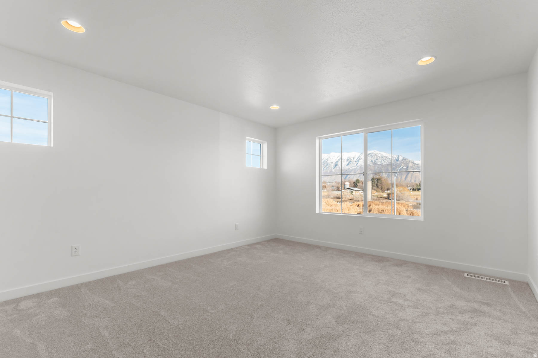 BROADVIEW SHORES 821 - Residential