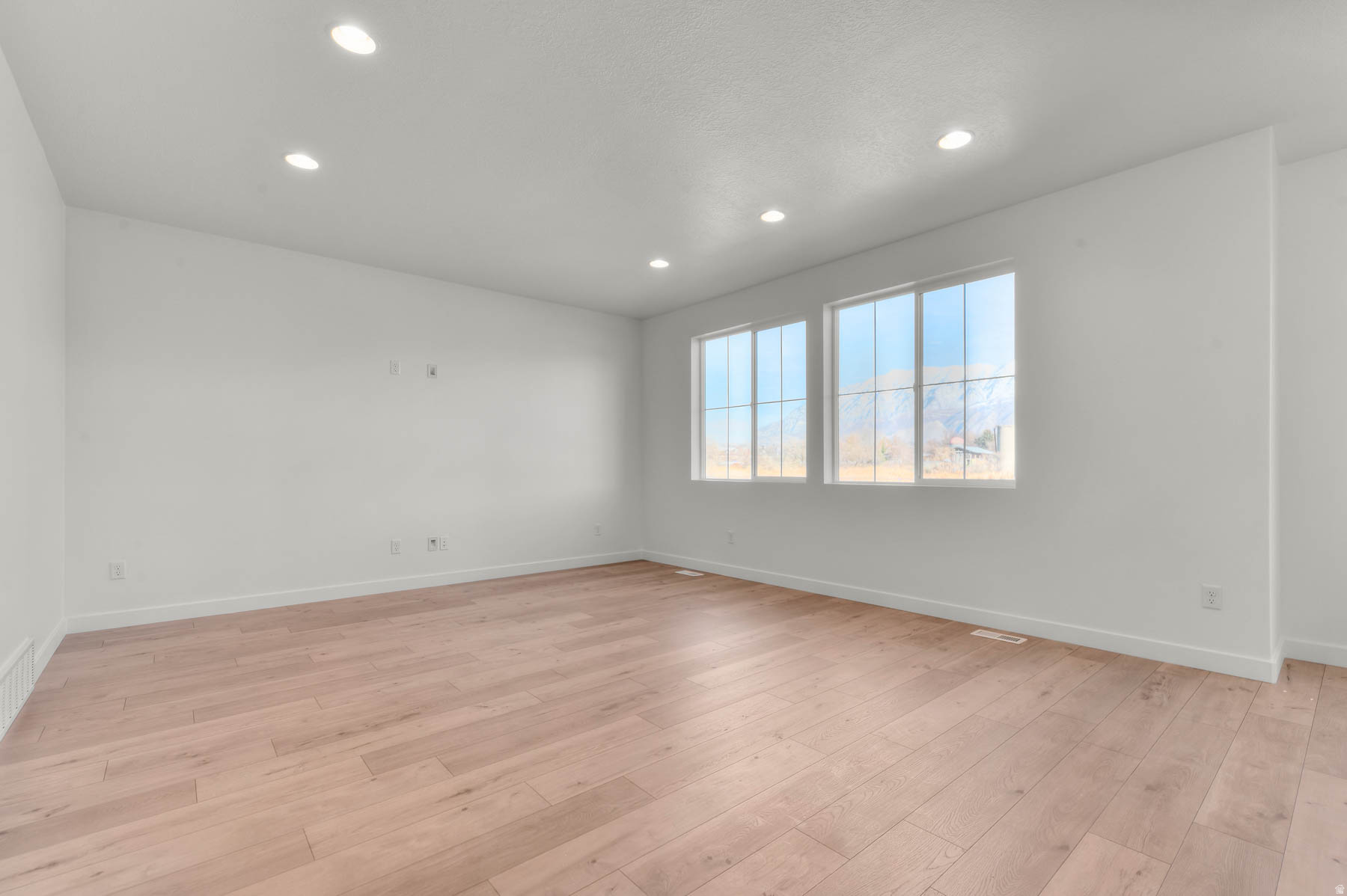 BROADVIEW SHORES 821 - Residential