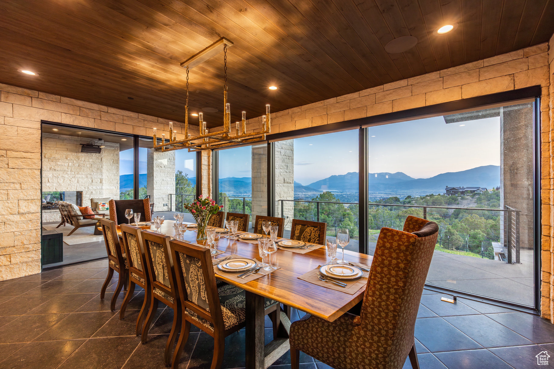 RED LEDGES - Residential