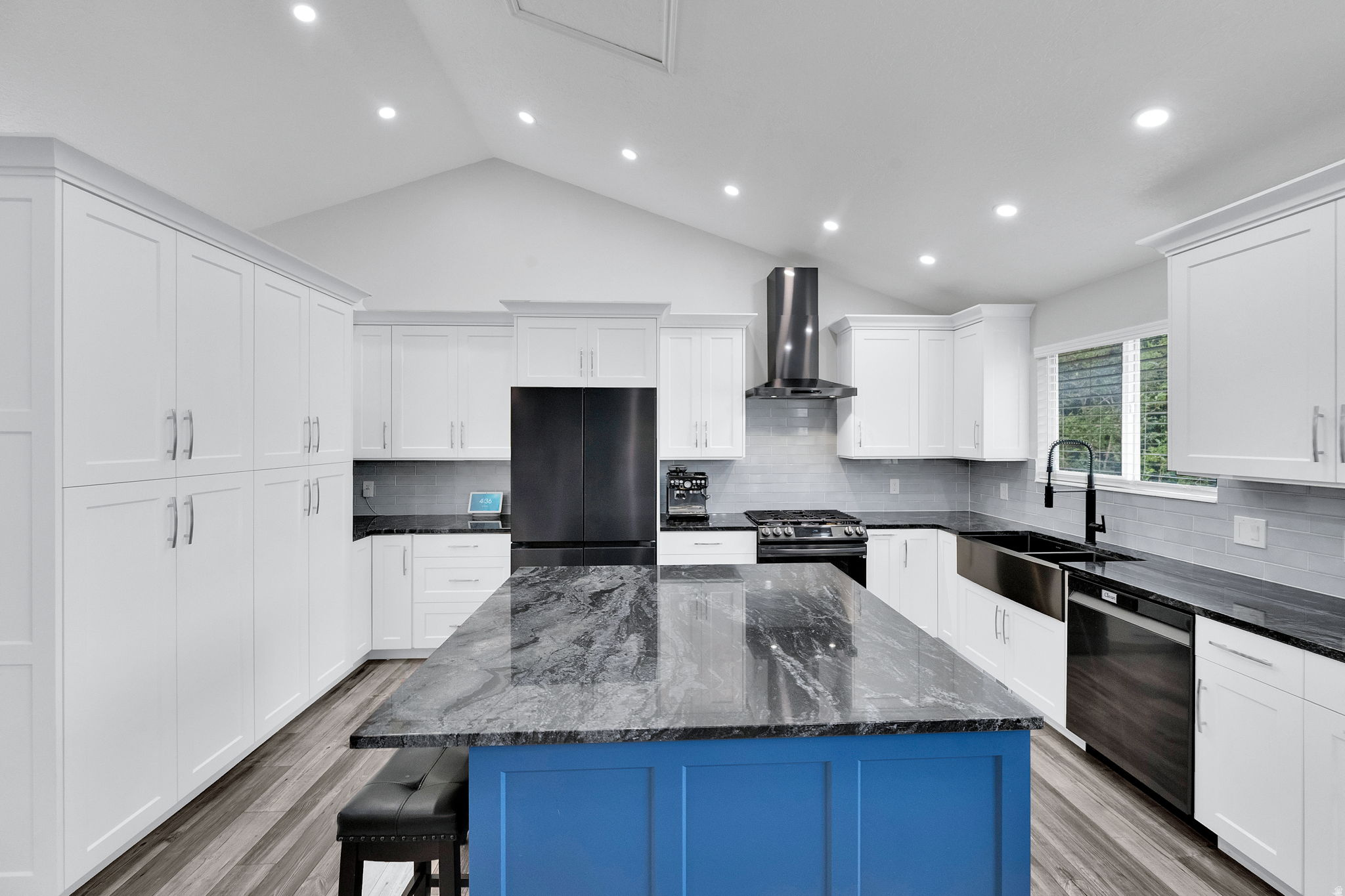 VICTORS POND - Residential