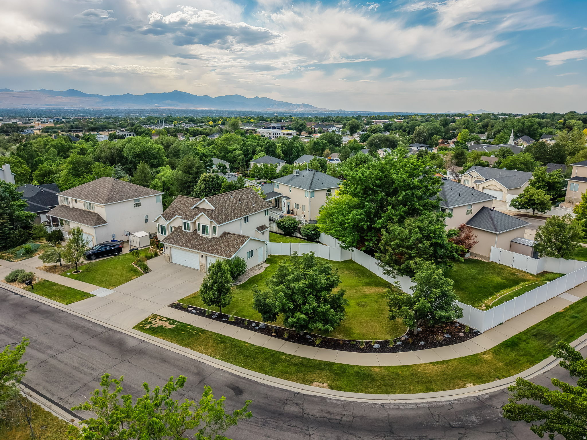 VICTORS POND - Residential