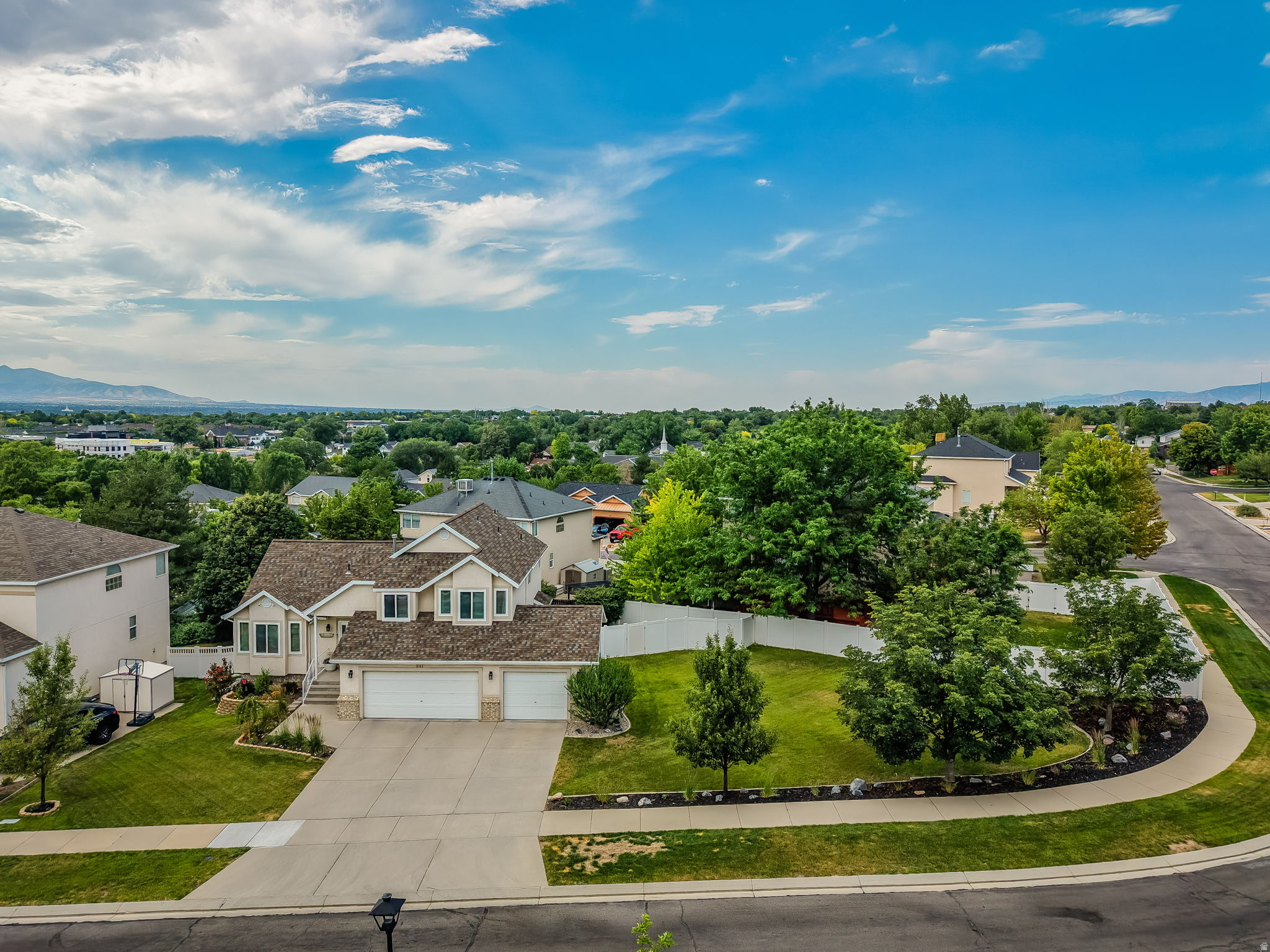 VICTORS POND - Residential