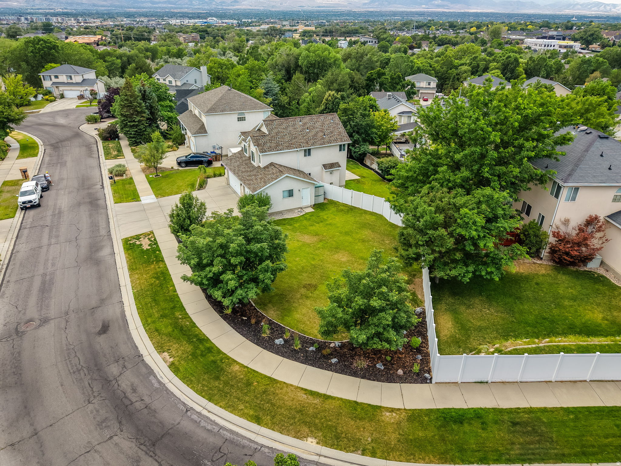 VICTORS POND - Residential