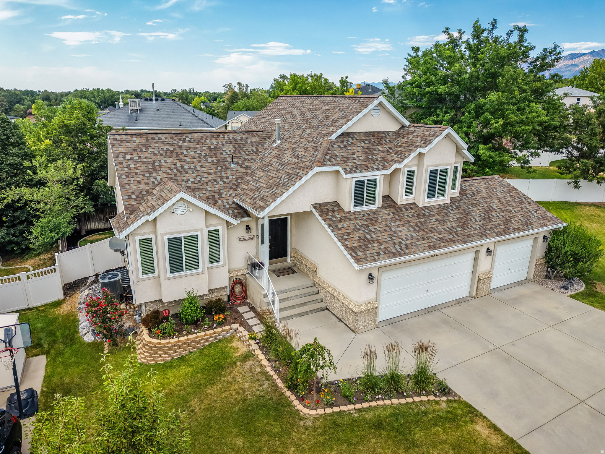 VICTORS POND - Residential