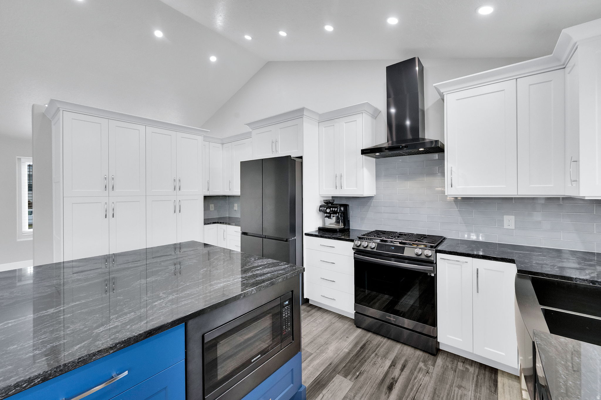 VICTORS POND - Residential