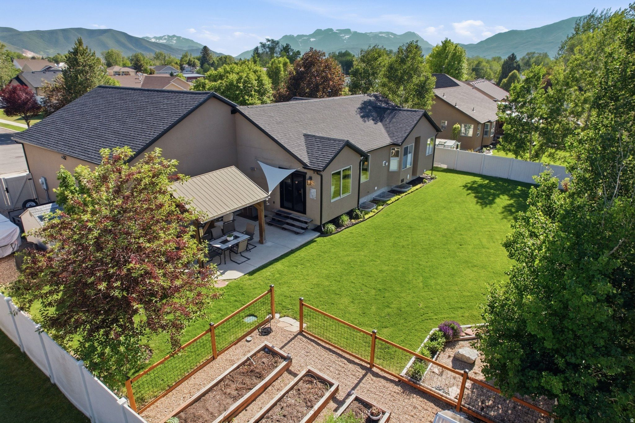 BROADHEAD ESTATES - Residential