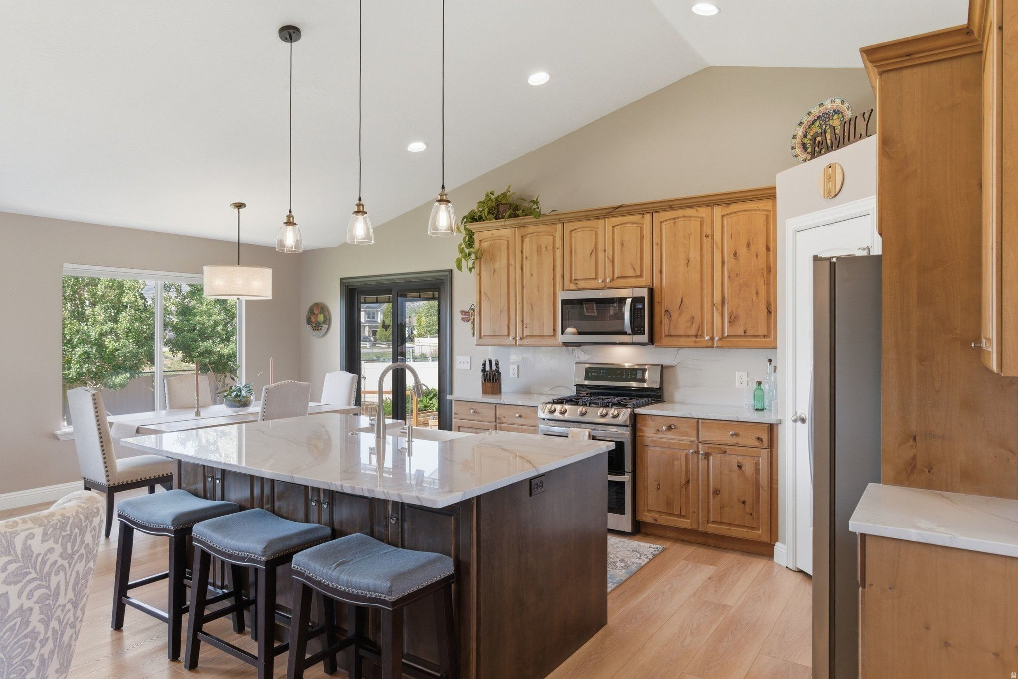 BROADHEAD ESTATES - Residential