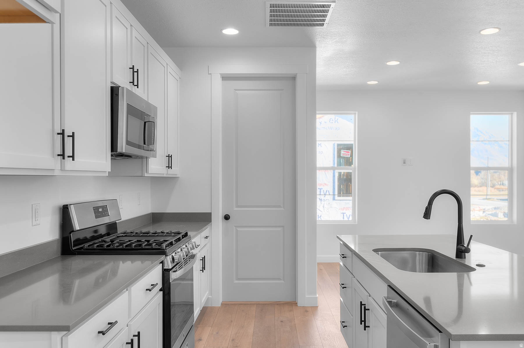 BROADVIEW SHORES COTTAGES 807 - Residential