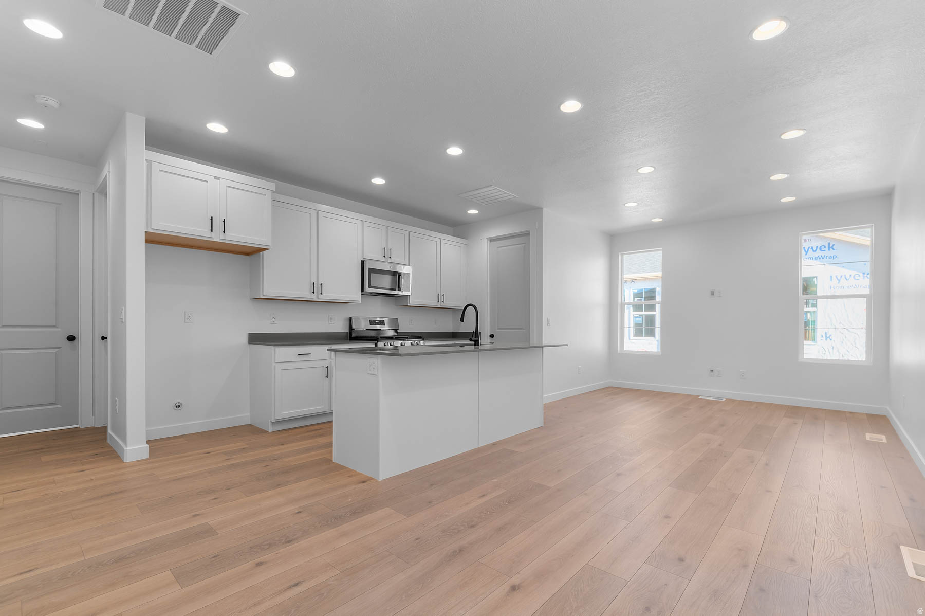 BROADVIEW SHORES COTTAGES 807 - Residential