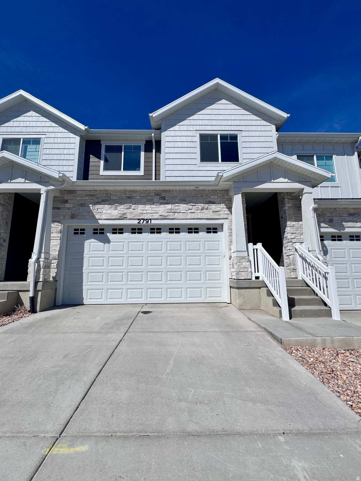 Great Location! This townhome is  almost brand new. Barely lived in for the past six months. This is a chance to get into the recently sold out Wildflower subdivision. The master bedroom features vaulted ceilings and the family room boasts 20' ceilings. Get this one while it lasts.