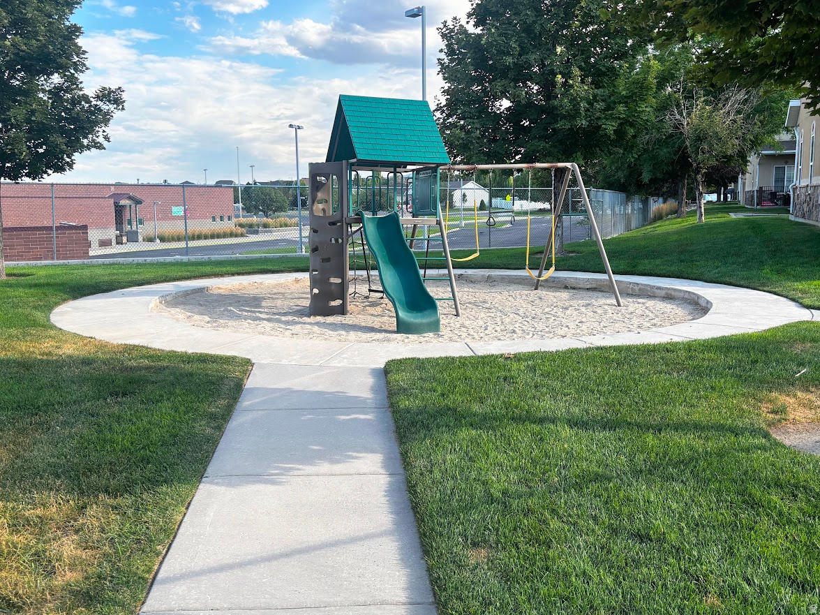 COPPER HILLS CONDOMINIUMS - Residential