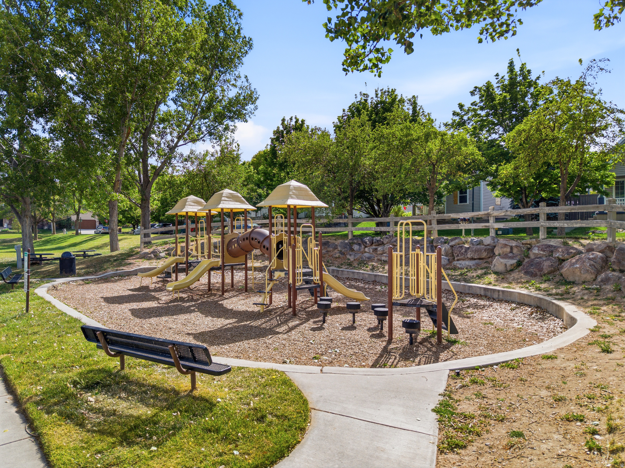 ASH POINT AT SADDLE - Residential