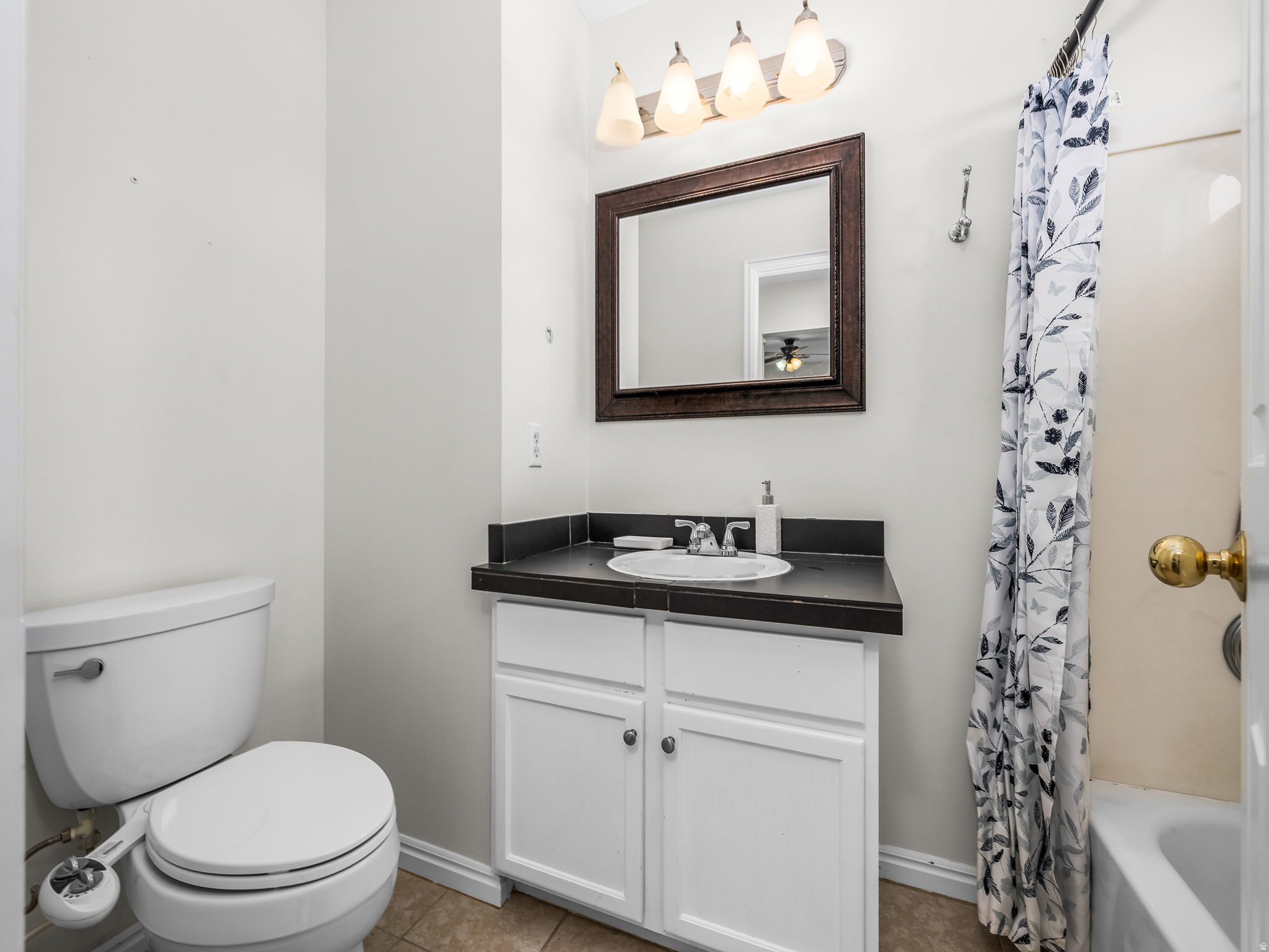 ASH POINT AT SADDLE - Residential