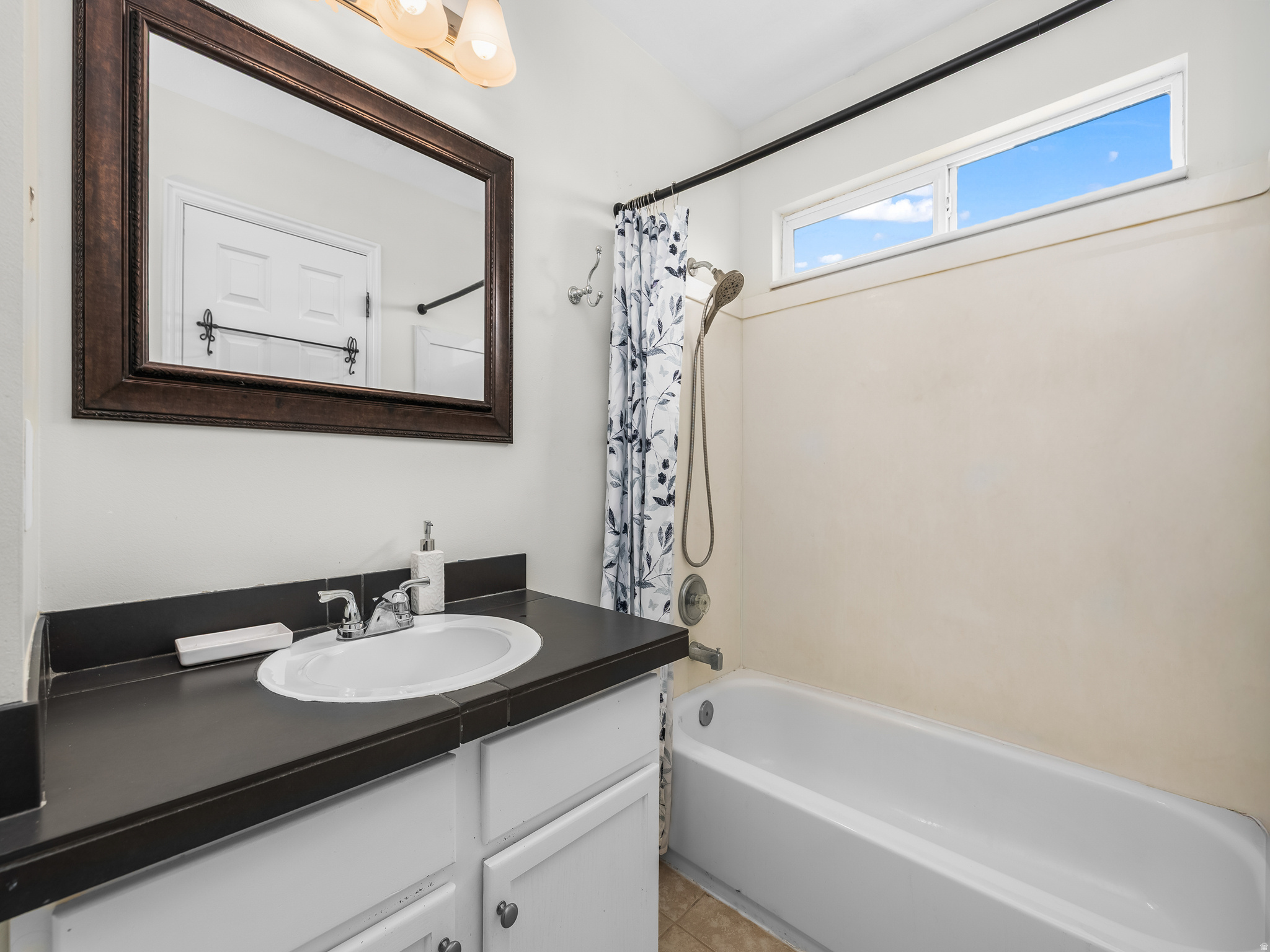 ASH POINT AT SADDLE - Residential