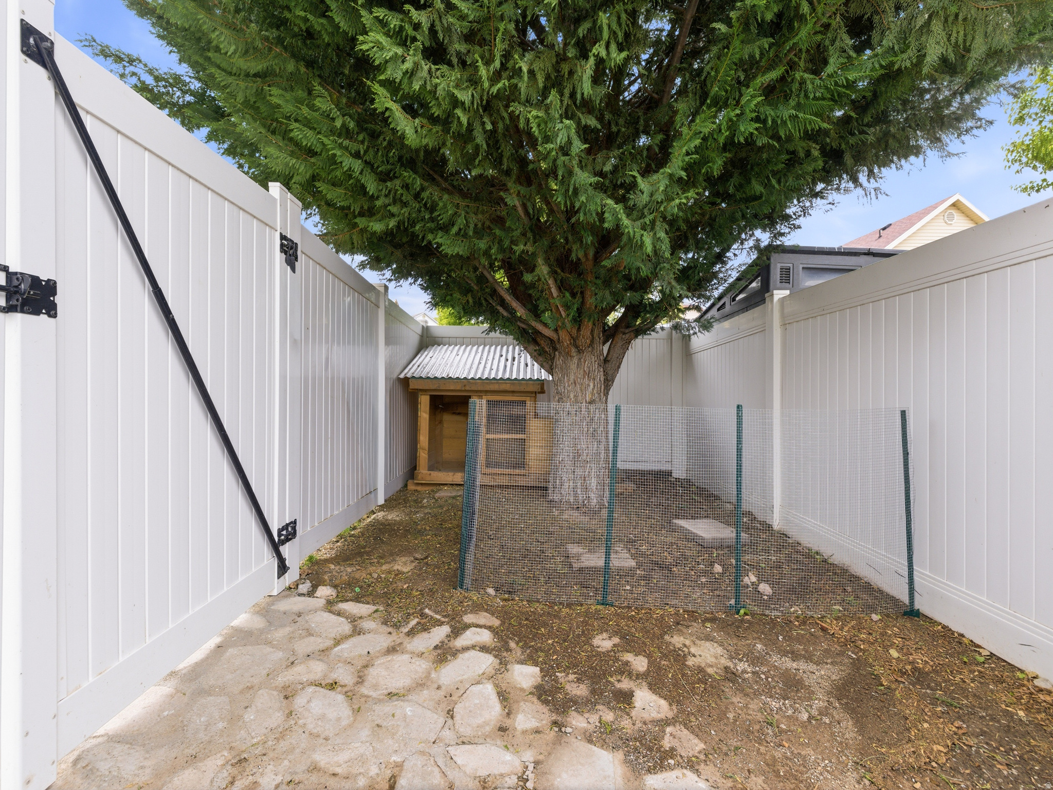 ASH POINT AT SADDLE - Residential