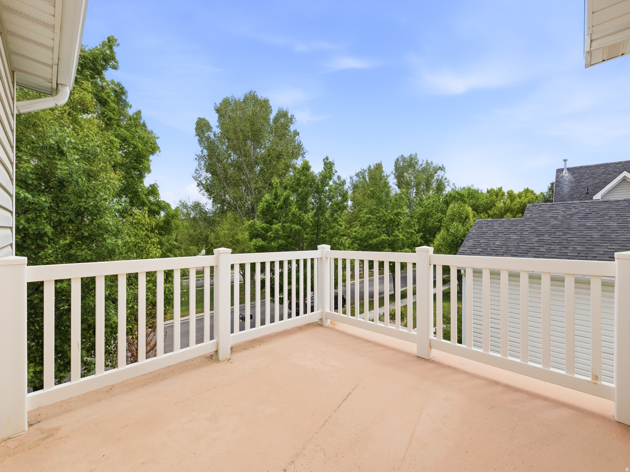 ASH POINT AT SADDLE - Residential