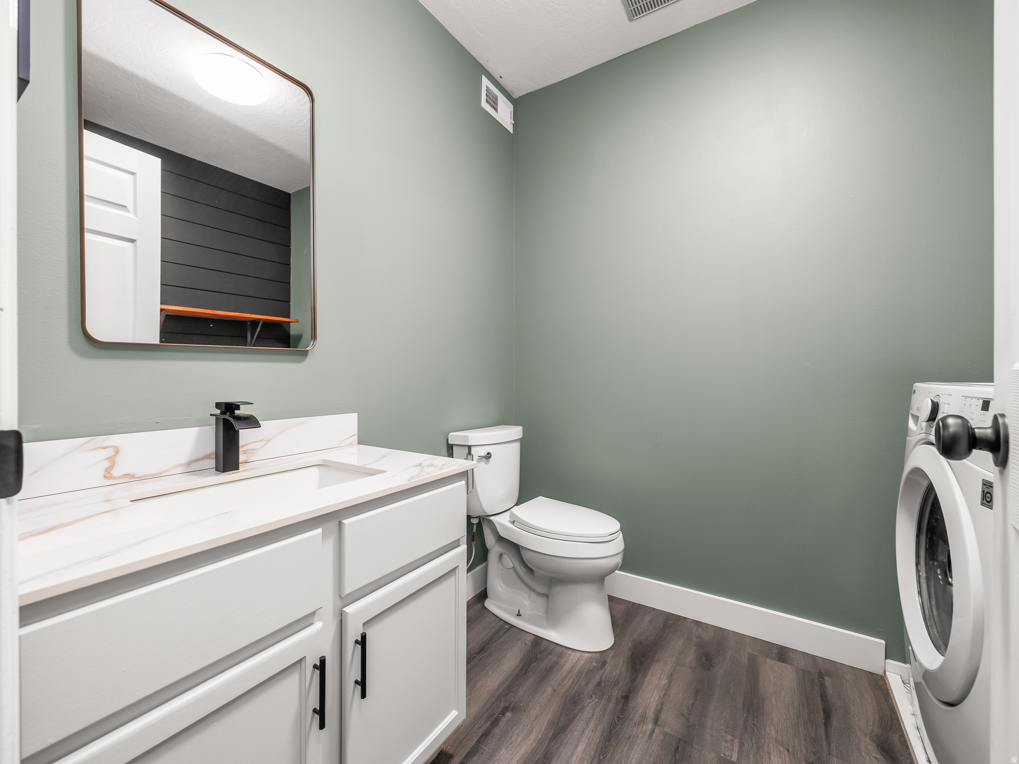 ASH POINT AT SADDLE - Residential