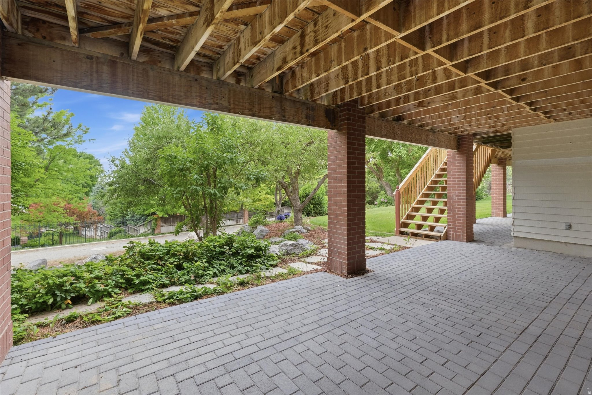 CASTLE HILLS - Residential