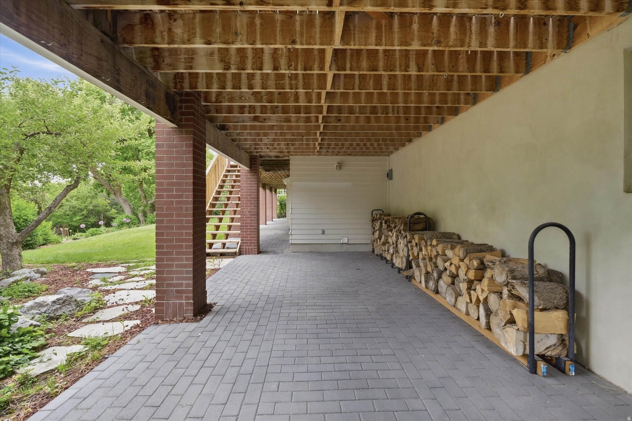 CASTLE HILLS - Residential