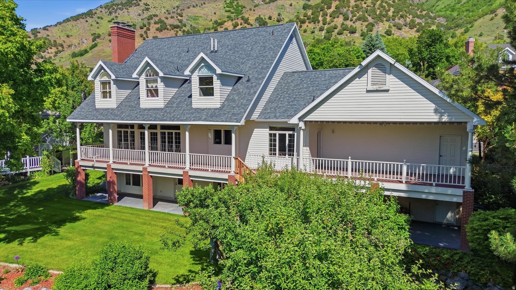 CASTLE HILLS - Residential